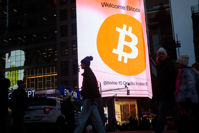 108239359-1765316609703-gettyimages-2250342442-US_CRYPTO.jpeg