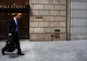 비트코인 25% 하락에도 기관 암호화폐 관심 반등