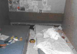 뉴욕 청소년 독방 구금 화장실 미비 소송 제기