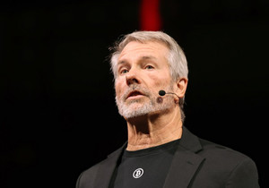 마이클 세일러 비트코인 가격 하락 속 영구 우선주 발행으로 자금 조달 전환