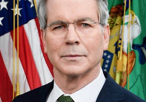 미국 재무장관, 이란 전쟁 종료 후 휘발유 가격 하락 전망