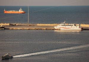 이란 호르무즈 해협 유조선 통행료 비트코인 징수 방침