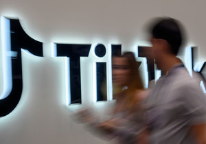 트럼프 미국-틱톡 거래 비판 세력 소송 제기 트럼프 이익 기업 혜택 논란