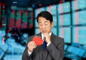 애플 1000억 달러 자사주 매입 S&P500 신기록 속 비트코인 매도 전환 논란