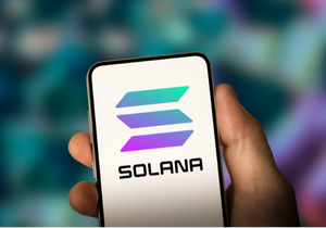 솔라나 ETF 자금 유입 vs 비트코인·이더리움 5억 달러 순유출