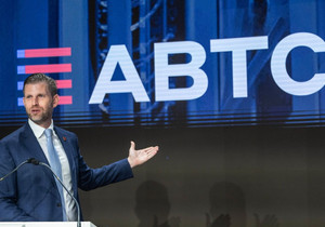 트럼프 일가 암호화폐 기업 토큰 가격 절반으로 폭락